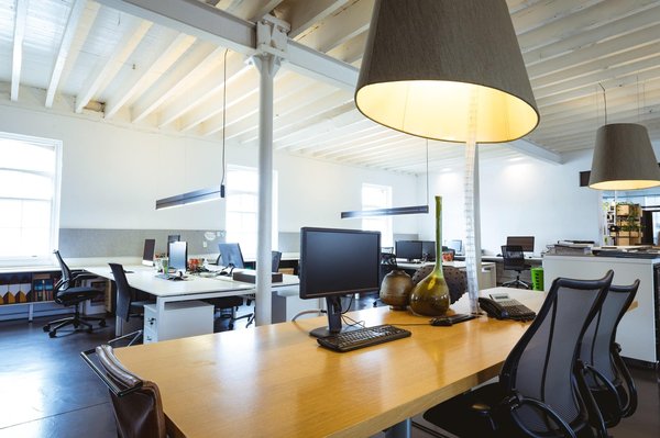 L'éclairage comme élément clé du bien-être à domicile : les avantages des suspensions en lin